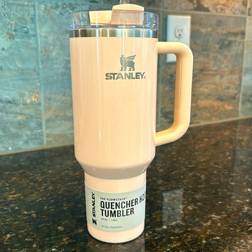 NEW RELEASE NWT Stanley Glazed Donut 40oz